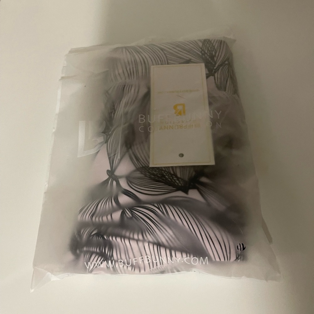 BuffBunny Limitless Leggings size Large BNWT